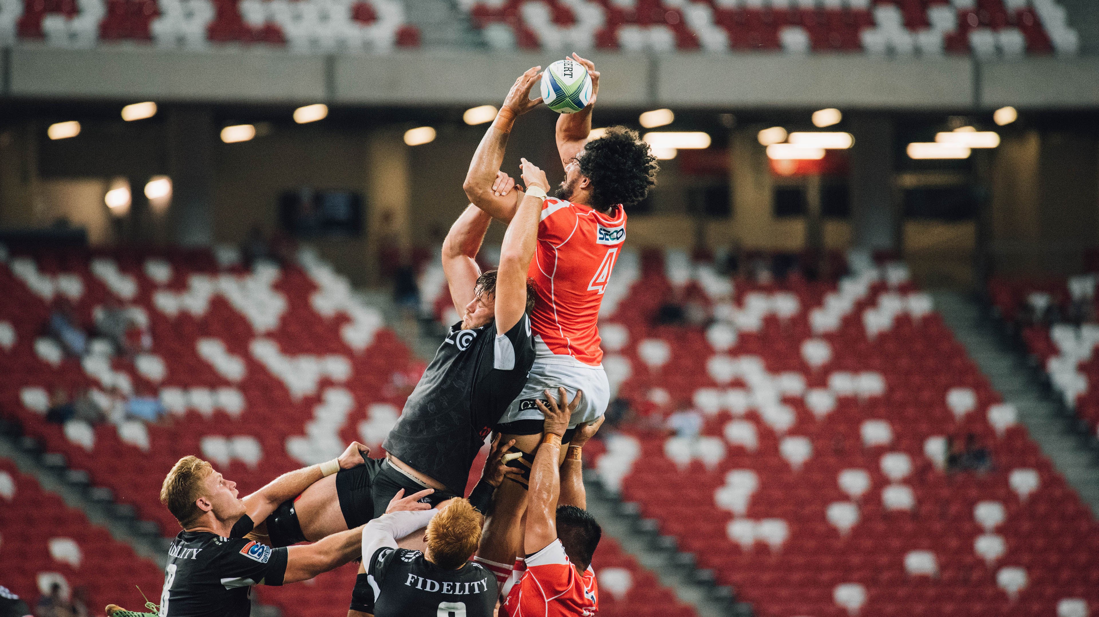 灰熊险胜勇士，福克斯状态火热，新一代控卫之争再掀波澜